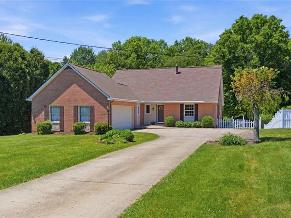 644 S Buhl Farm Dr, Hermitage, PA 16148