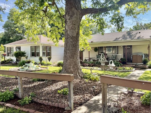 1225 Mckee Street , Centralia, IL 62801