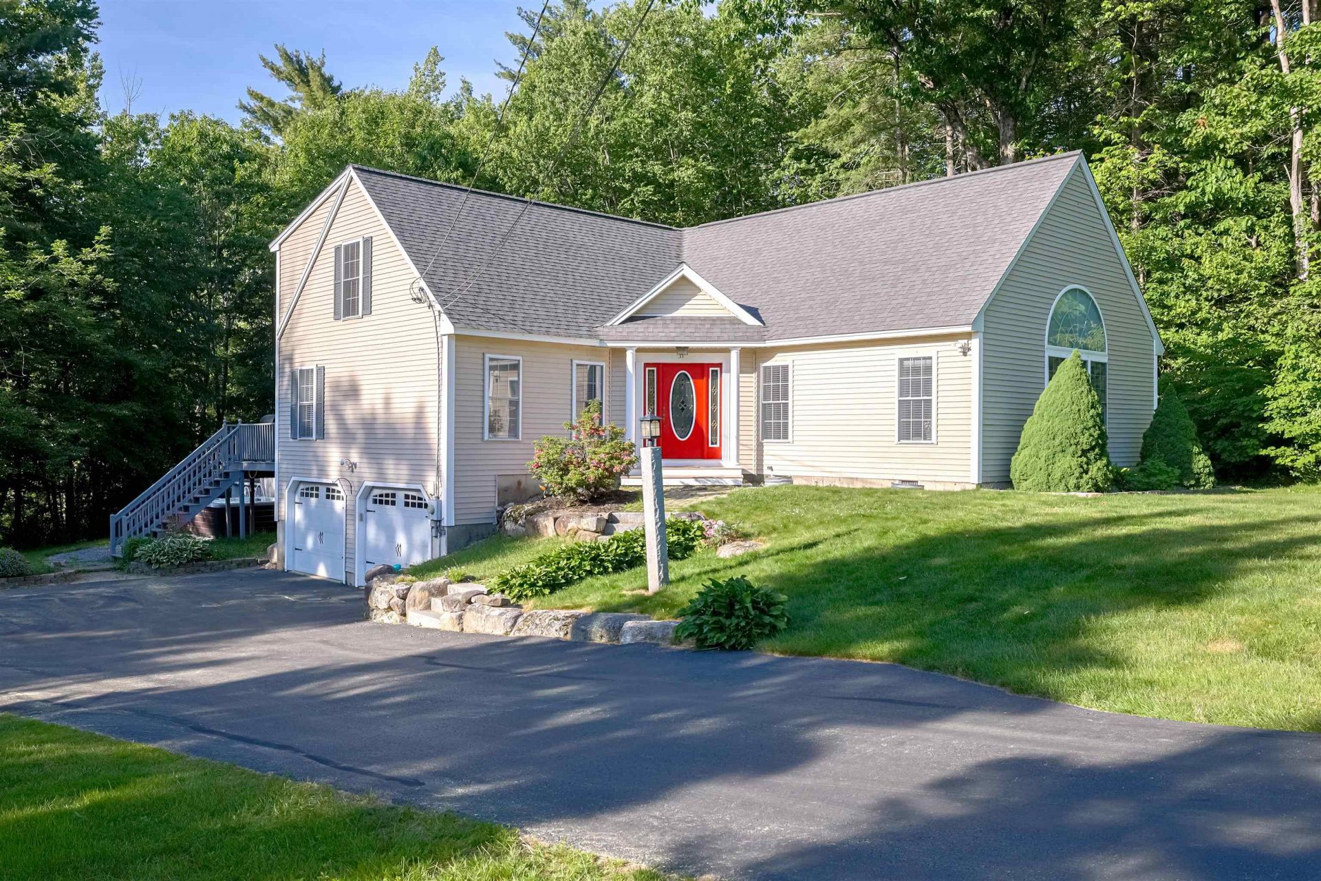 31 Merrill Road, Goffstown, NH 03045 Main Photo