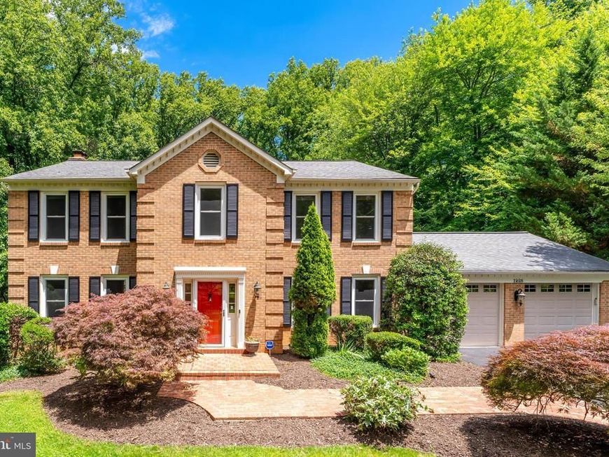 11618 Holly Briar Lane, Great Falls, VA 22066 Main Photo