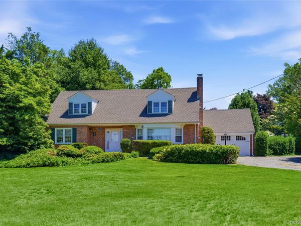 9 Fox Hunt Lane , Cold Spring Harbor, NY 11724
