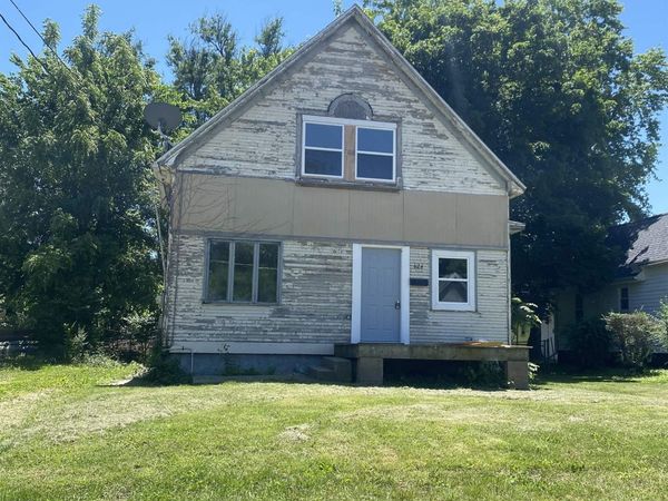624 E MAPLE Street, Canton, IL 61520