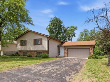 8009 Vincent Circle N, Brooklyn Park, MN 55444