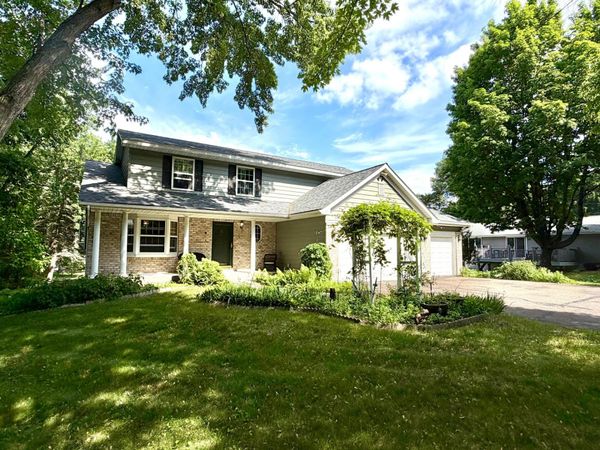 161 7th Street S, Bayport, MN 55003