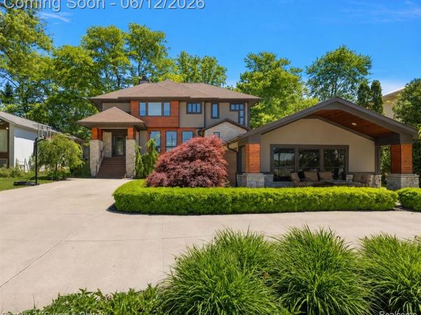 1345 E Lake Drive, Novi, MI 48377