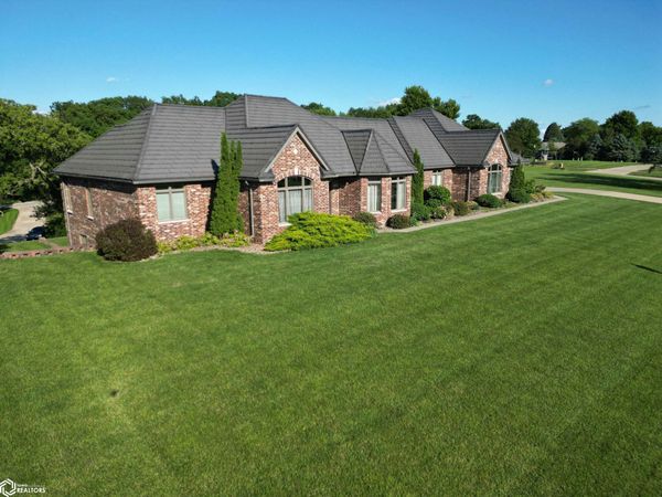 2702 Country Oaks Drive, Atlantic, IA 50022
