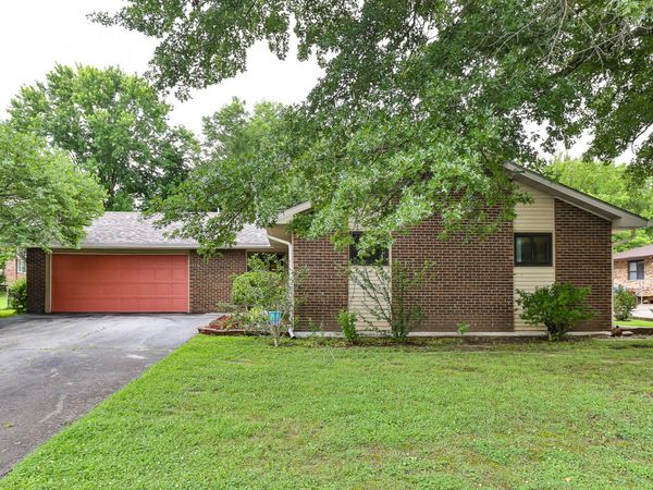 116 W Auburn Street , Bolivar, MO 65613
