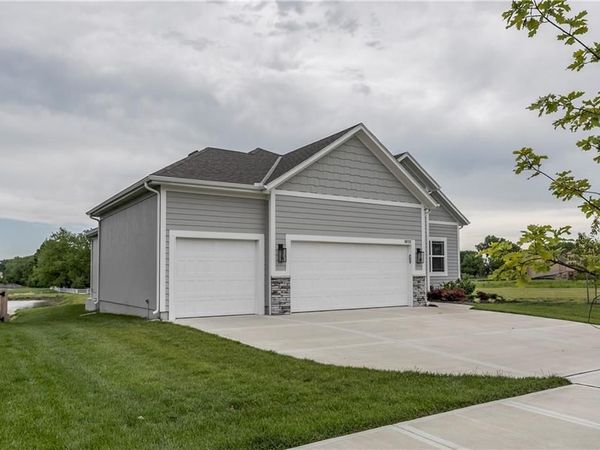 18722 W 169th Terrace, Olathe, KS 66062