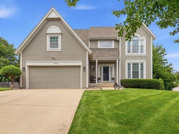 8300 W 143rd Terrace, Overland Park, KS 66223