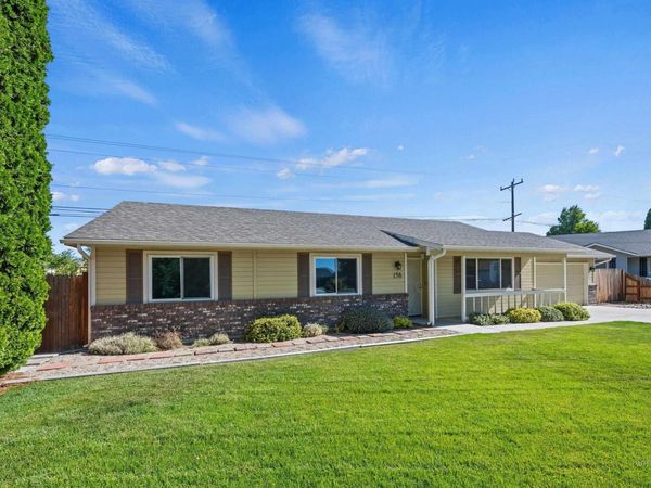 156 E Eastbrook Ct, Meridian, ID 83646