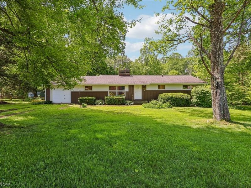 9087 Ranch Drive, Chesterland, OH 44026 Photo 2