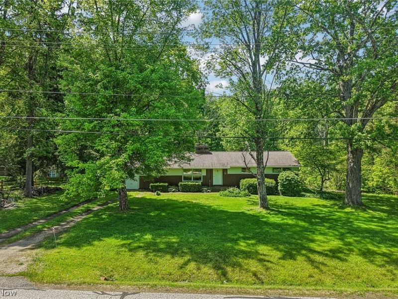 9087 Ranch Drive, Chesterland, OH 44026 Photo 2