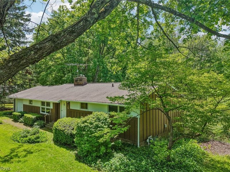 9087 Ranch Drive, Chesterland, OH 44026 Photo 3