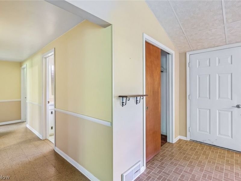9087 Ranch Drive, Chesterland, OH 44026 Photo 6