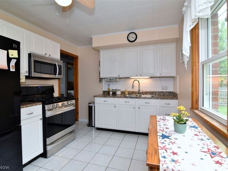711 E 256th Street, Euclid, OH 44132 Photo 10