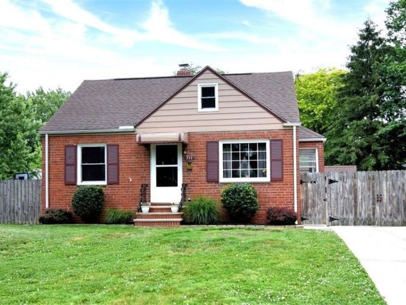 711 E 256th Street, Euclid, OH 44132 Photo 2