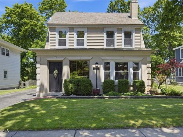 11 Freeman Road, Albany, NY 12208