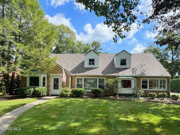 2806 Meadowwood Drive, Toledo, OH 43606