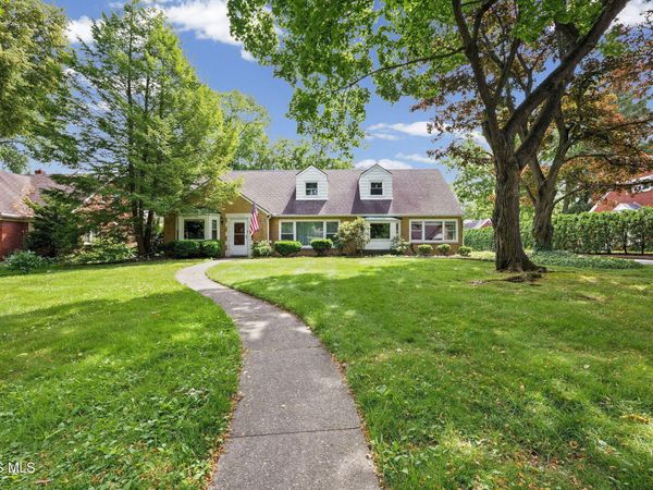 2806 Meadowwood Drive, Toledo, OH 43606