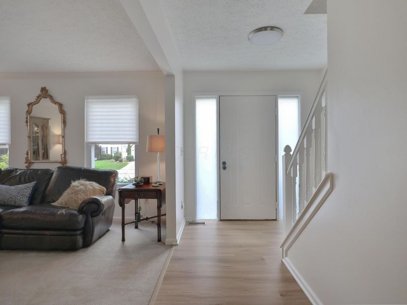 199 Brownsfell Drive, Columbus, OH 43235 Photo 4