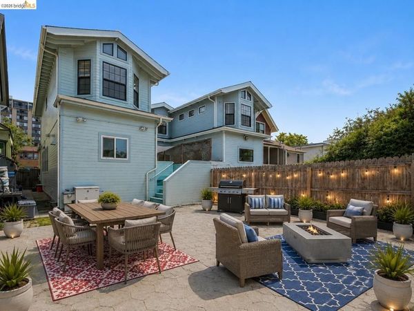 1433 Myrtle St, Oakland, CA 94607