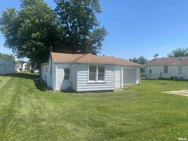 811 N 10TH Avenue, Canton, IL 61520