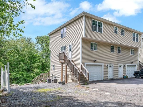 18 Bartlett Ave, Unit 18, Chelmsford, MA 01824