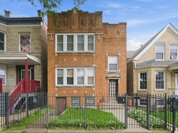 830 N DRAKE Avenue , Chicago, IL 60651