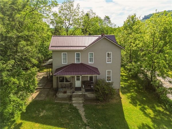 3074 Seanor Road, Hollsopple, PA 15935
