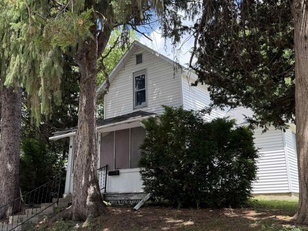 534 S Ave B, Washington, IA 52353