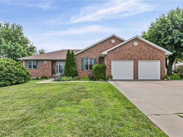 819 Pryor Street, Iola, KS 66749