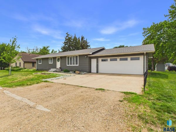 431 Dakota St, Chancellor, SD 57015