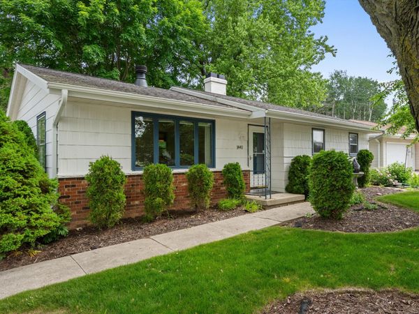 1441 Lee Cir, Manitowoc, WI 54220