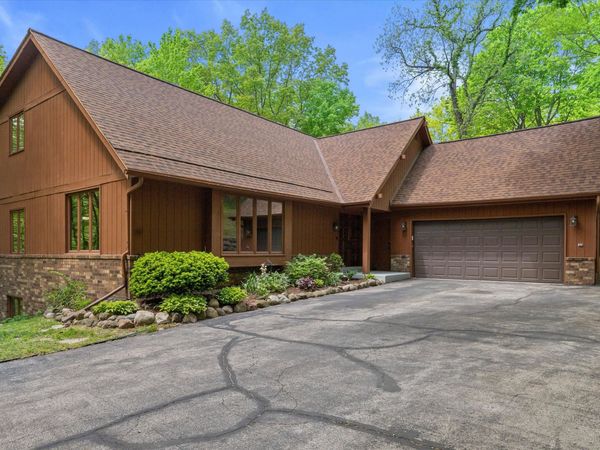 S87W28270 Lookout Ln, Mukwonago, WI 53149