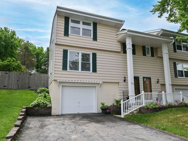 213 McDivitt Ln, Mukwonago, WI 53149