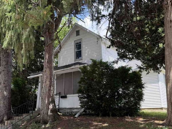 534 S Ave B, Washington, IA 52353