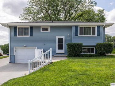 5812 S 113th Street, Omaha, NE 68137