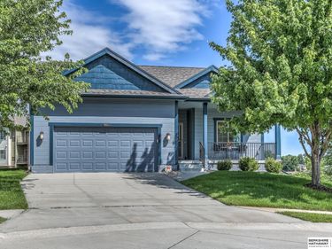 6642 Michael Circle, Papillion, NE 68133