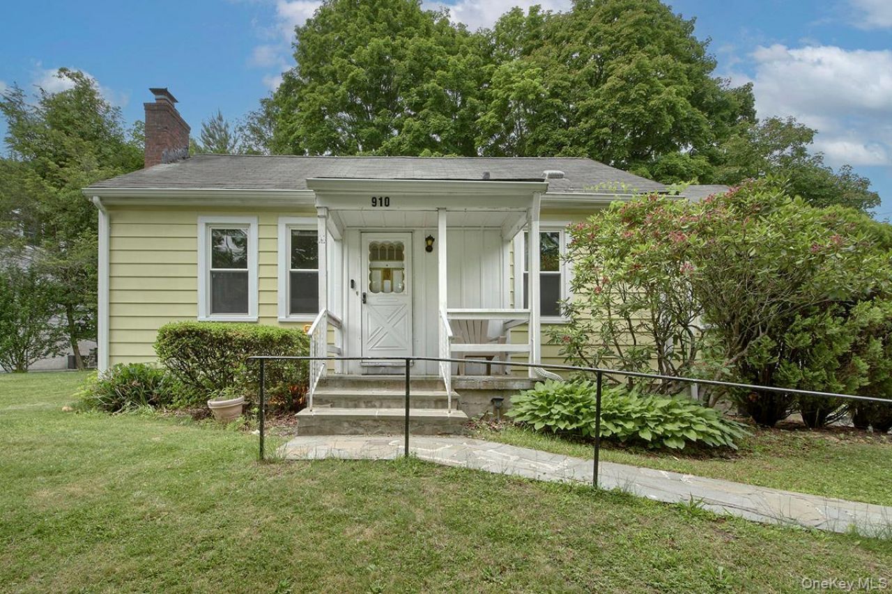 910 Linda Avenue , Thornwood, NY 10594 Main Photo