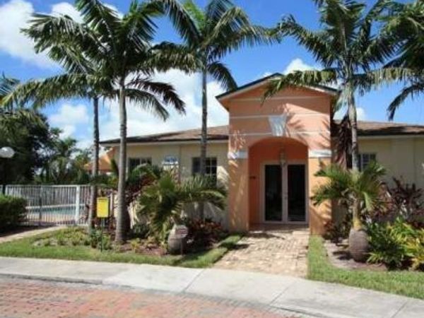 3610 N 56th Avenue, Unit 210, Hollywood, FL 33021