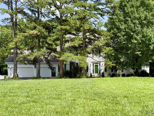 908 N Ballas Road , St Louis, MO 63131