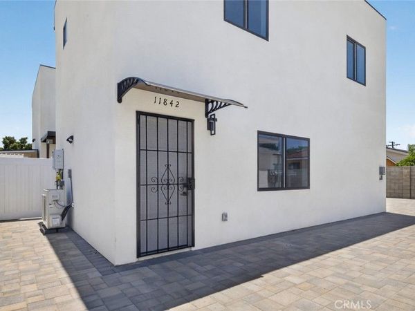 11842 Arminta Street, North Hollywood, CA 91605