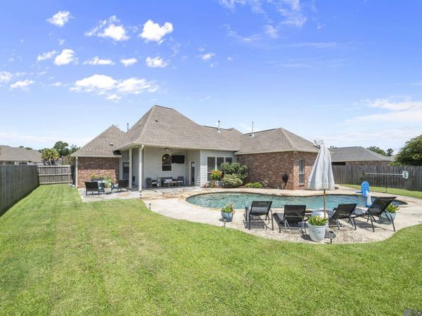13156 Oak Knoll Dr, Geismar, LA 70734