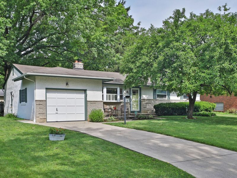 3585 Delamere Avenue, Columbus, OH 43220 Photo 2