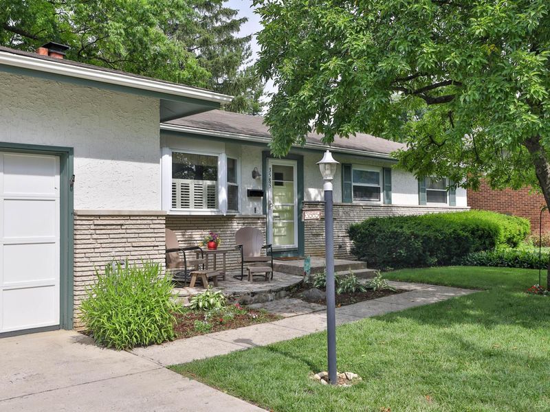 3585 Delamere Avenue, Columbus, OH 43220 Photo 3