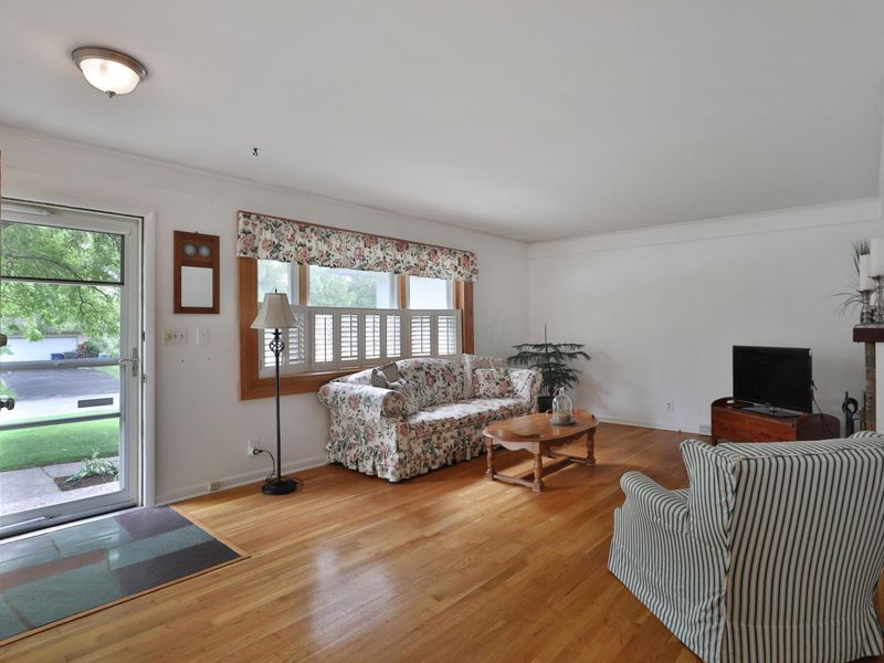 3585 Delamere Avenue, Columbus, OH 43220 Photo 7