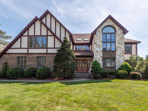 13 Fox Run, North Caldwell, NJ 07006