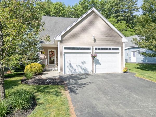 27 Hollow Ridge Drive, Unit 12, Nashua, NH 03062