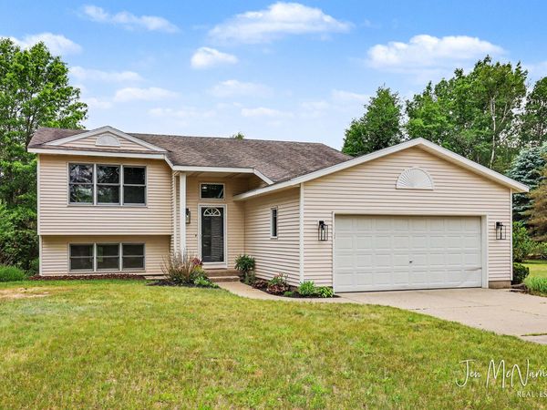 4050 Rector Street NE, Rockford, MI 49341