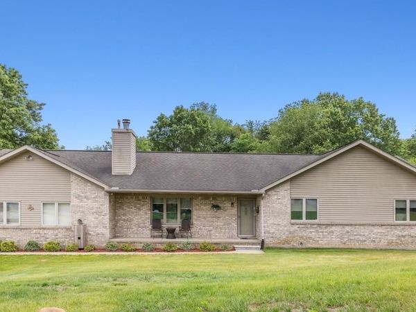10862 Silver Lake Road, South Lyon, MI 48178